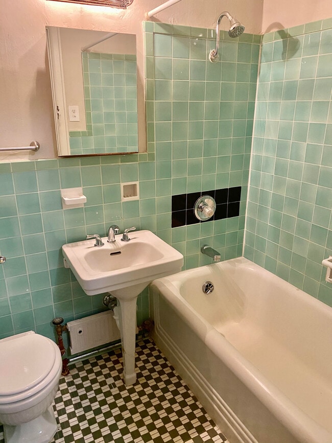 Bathroom - Grosvenor Arms Apartments