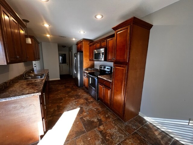 Foto del edificio - 4825 Wildwood Ln