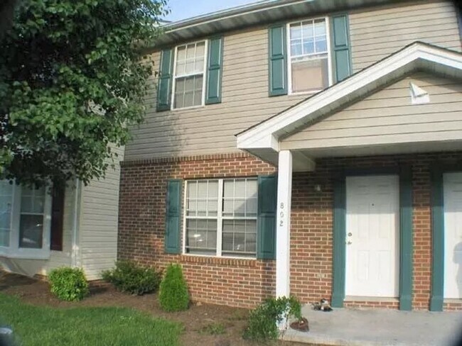 Building Photo - Blacksburg, 4BR / 2.5BA, Available for Fall Term