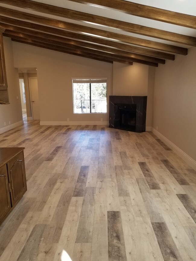 Building Photo - 1117 S Swall Dr