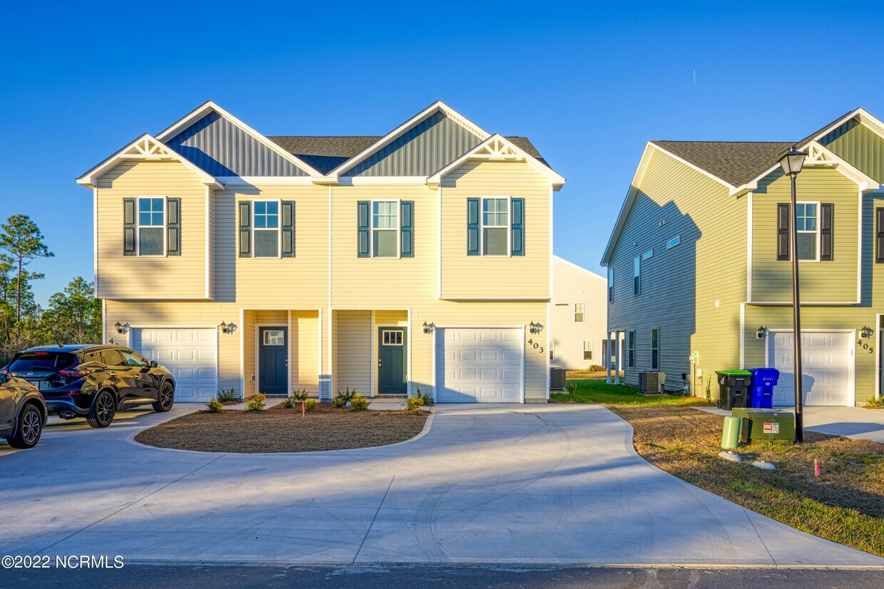 403 Vandemere Ct, Holly Ridge, NC 28445 Townhome Rentals in Holly