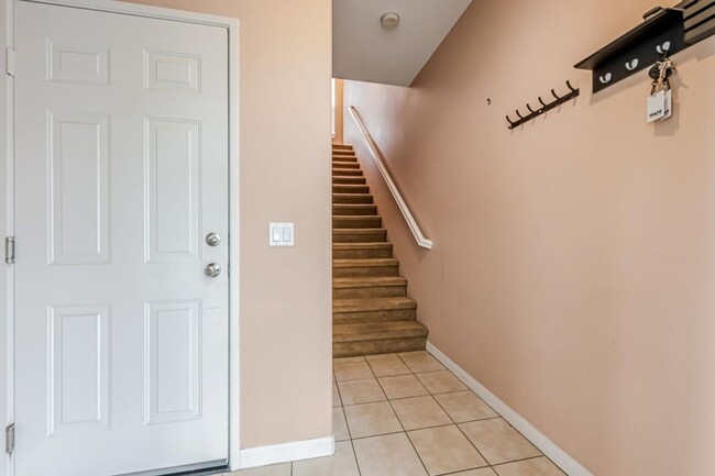 Building Photo - 765 Harbor Cliff Way