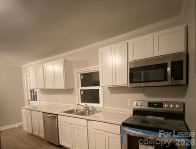 Building Photo - 135 Mill Rd