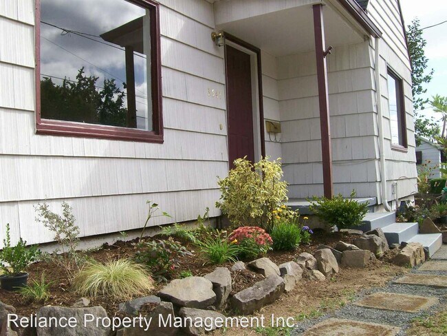Building Photo - 3 br, 1 bath House - 3541 NE Rosa Parks Way