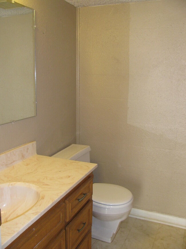 Building Photo - 2704 Avenue V