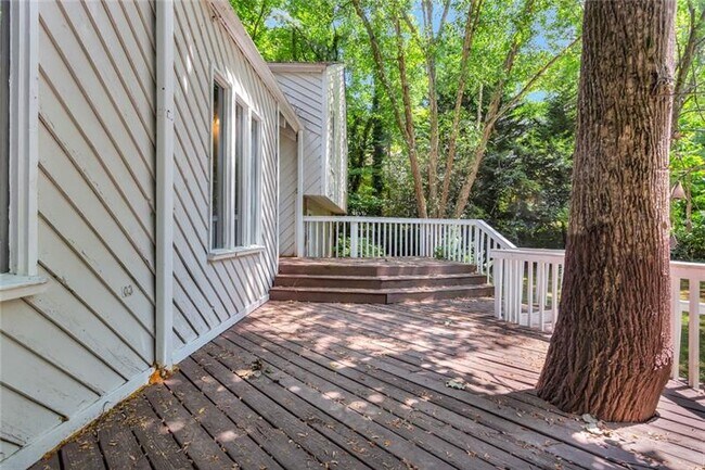 Foto del edificio - 594 Willow Springs Ct