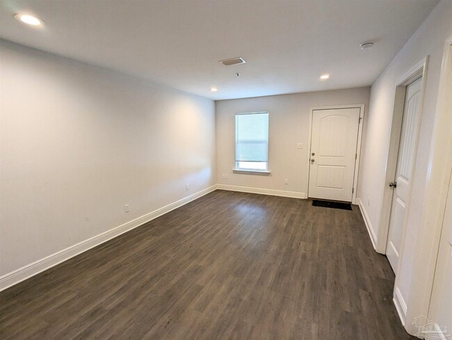 Building Photo - 313 N Navy Blvd