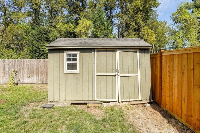 Building Photo - Well-Kept 3 bed, 2 bath home in South Salem