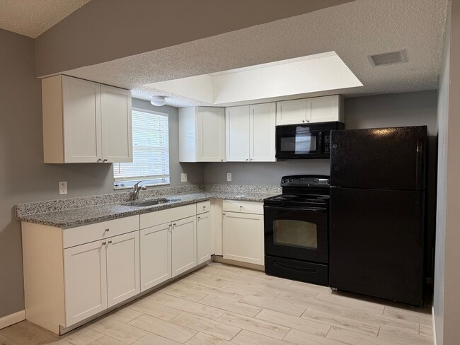 Foto del edificio - Pinellas Park Triplex Units