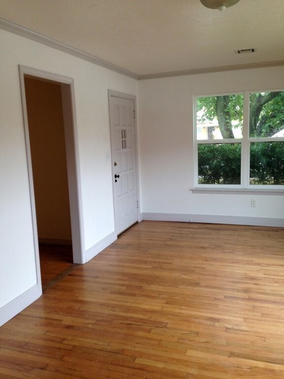 Building Photo - Now leasing 3 Bed 2 bath