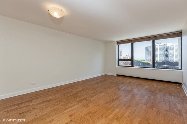 Building Photo - 3930 N Pine Grove Ave
