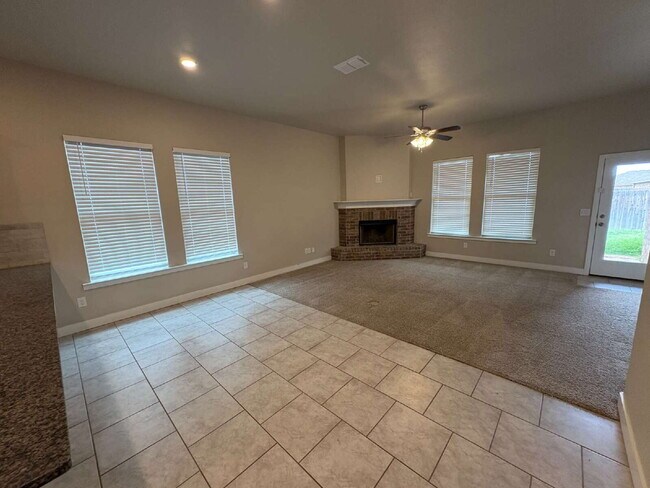 Building Photo - Stunning Three Bedroom In Bell Farms!