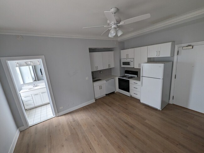 Foto del edificio - 3330 N Lake Shore Dr