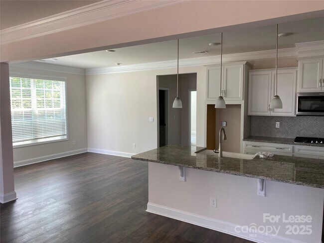 Building Photo - 1076 Thoroughbred Dr.
