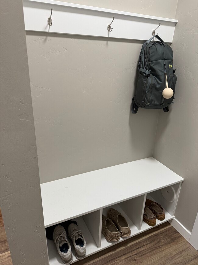 Foto del edificio - 336 S Calf Crk Ave