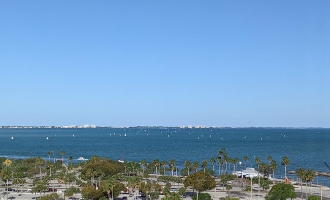 Vista de la bahía de Sarasota desde la terraza frontal - 800 N TAMIAMI Trl