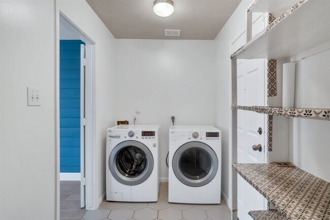 Foto del edificio - 15807 Little Miss Creek Dr