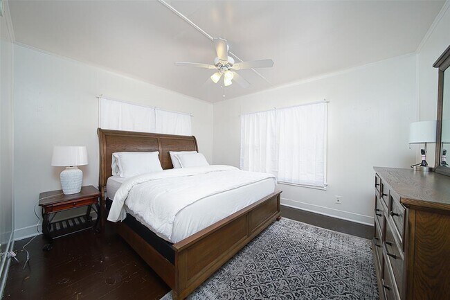 Building Photo - 2501 Truxillo St