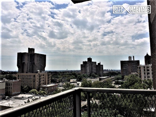 Foto del edificio - 2550 Olinville Ave