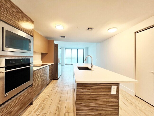 Foto del edificio - 460 NE 28th St