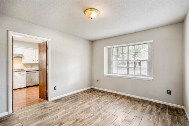 Building Photo - 635 E Cypresswood Dr