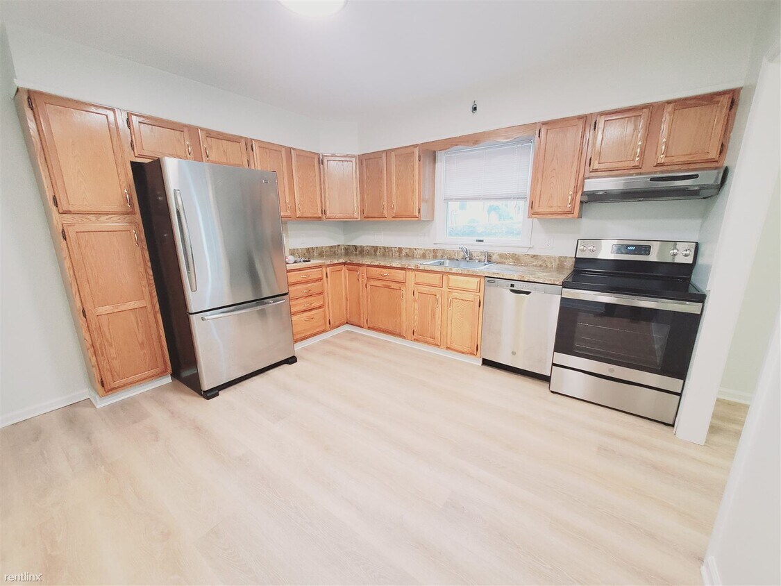 Primary Photo - 2 br, 1.5 bath Townhome - 70 Columbus Pl U...