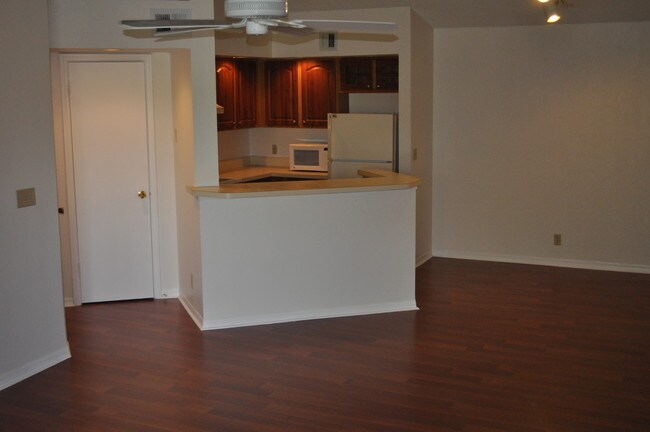 Building Photo - 3450 Pinewalk Dr N