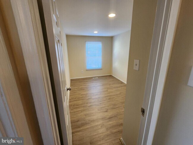 Building Photo - 13079 Cardella Pl