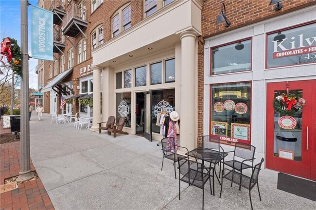 Photo - 360 Chambers St Townhome