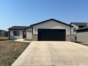 Building Photo - 671 Eagle Ct