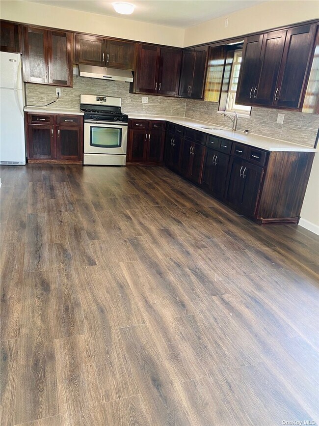 Building Photo - 48-48-48193 193rd St