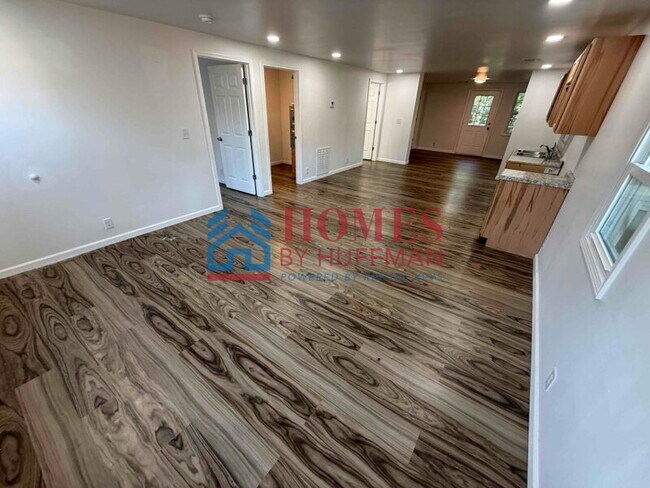 Foto del edificio - Three Bedroom House | Boonville, Indiana