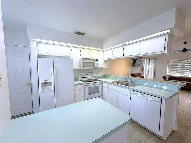 Building Photo - 504 Rose Apple Cir