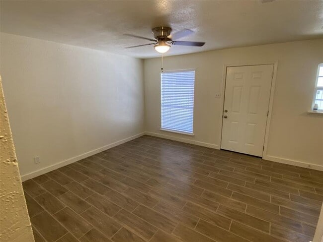Building Photo - 5514 Little Creek Dr