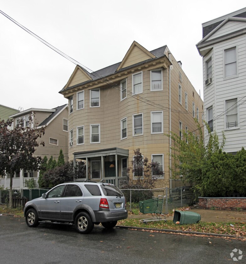 Primary Photo - 42 Charles St