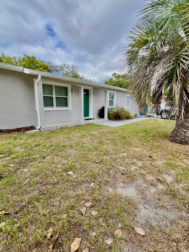 Foto del edificio - 4243 Deltona Blvd