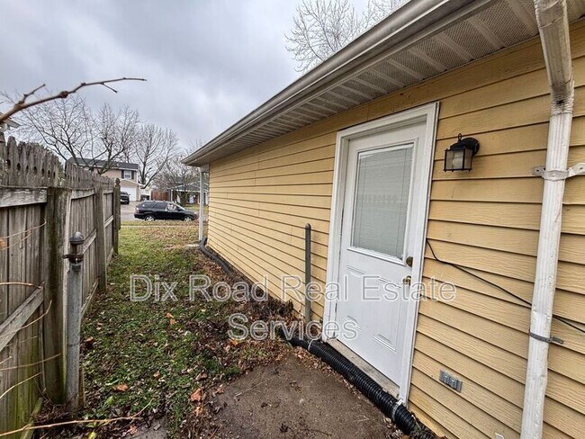 Foto del edificio - 3701 Greenview Dr