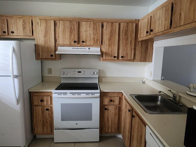 Foto del edificio - 7101 Golf Colony Ct