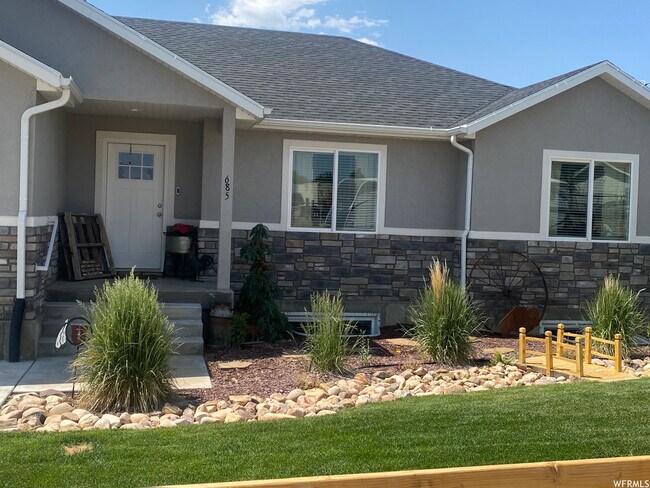 Front of House 2 - 685 W 100 S St