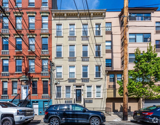 Building Photo - 310 Madison St