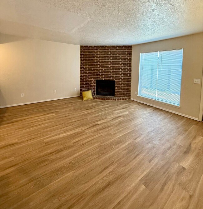 Foto del edificio - Duplex in East Norman with 2 car garage!