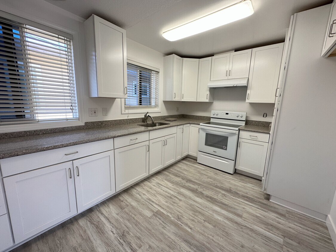 Primary Photo - 4121 E Mendez St