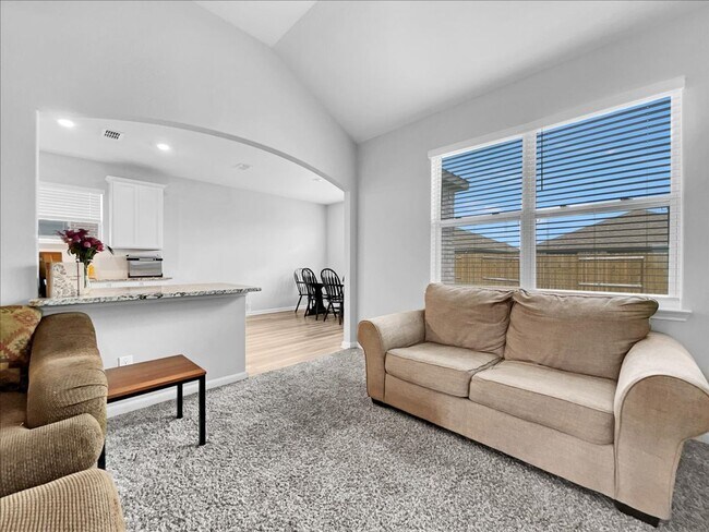 Building Photo - Move in ready! 3-bed 2-bath 1600+ sqft hom...