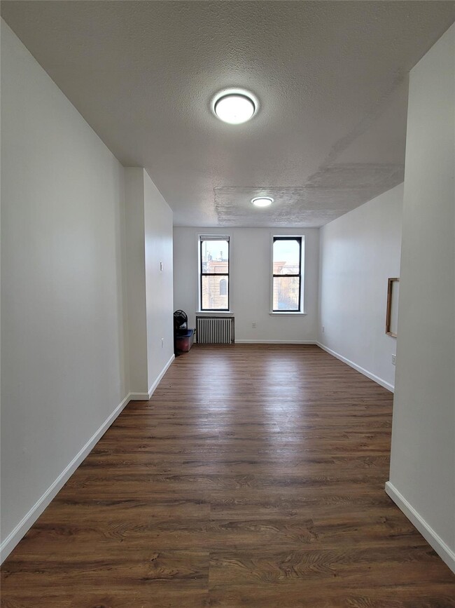 Foto del edificio - 385 Suydam St