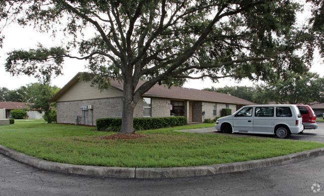 Building Photo - Rosewood Manor Apartments