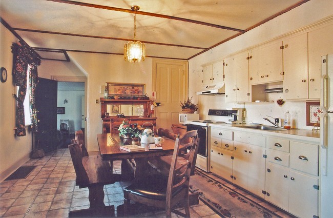 First floor shared kitchen - 3151 E Lincoln Hwy