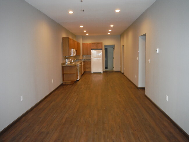 Building Photo - 128 Glen St
