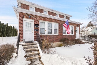 Building Photo - 84 Pemberwick Rd