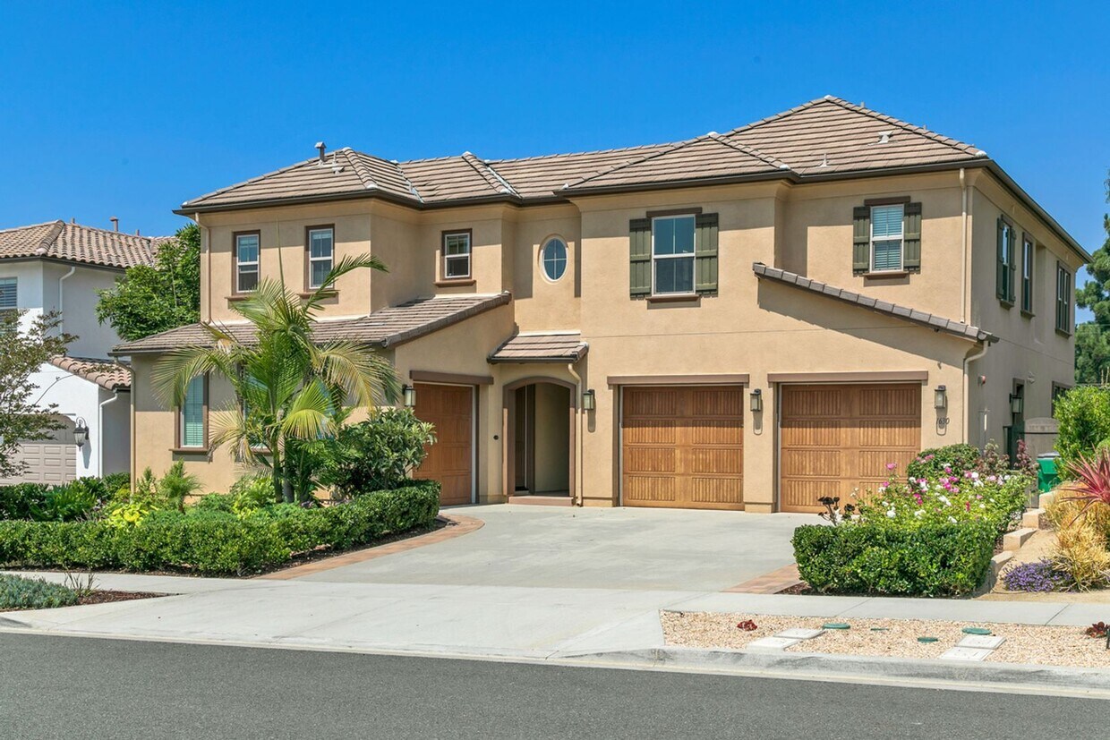 Foto principal - Spacious Home in Great Olde Carlsbad Locat...