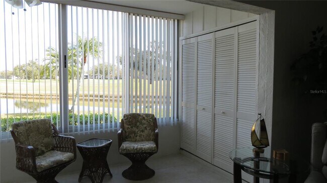 Foto del edificio - 7193 W Country Club Dr N